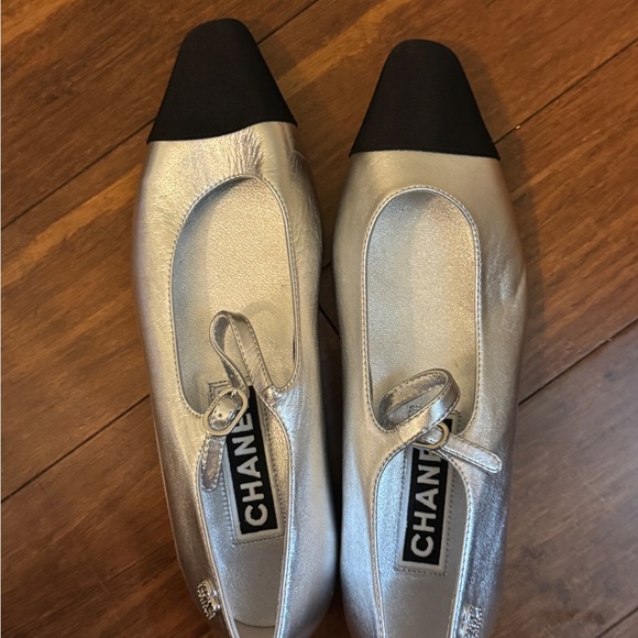 CHANEL Metallic Silver Flats with Black Toe - Picture 1 of 5